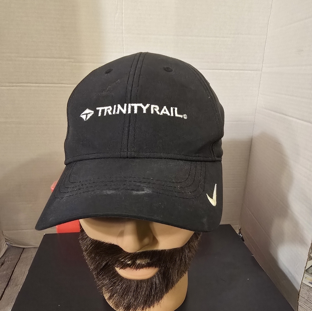CAP LEGACY DRI-FIT GOLF NIKEGOLF  ADJUSTABLE TRINITYRAIL BLACK WHITE